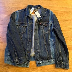 New with tags l Levis Men’s Jean Jacket
